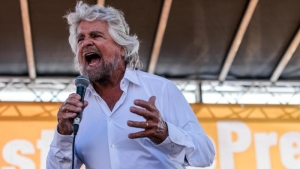 Beppe Grillo torna su Pulp, ma sul nuovo partito &egrave; giallo: lo staff smentisce il Corriere