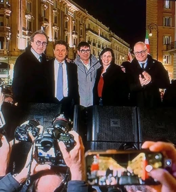 Il Grande Assente: Perch&eacute; alla Sinistra italiana serve il Centro per sperare di governare. Editoriale di AgoVit.